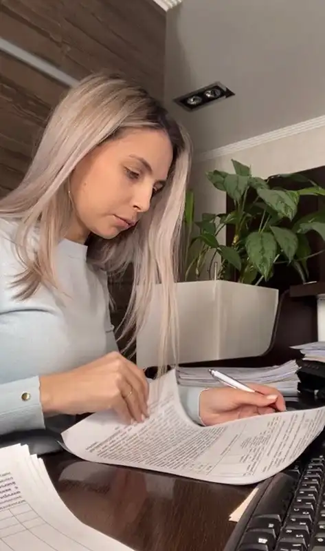 Дина - тендерный специалист